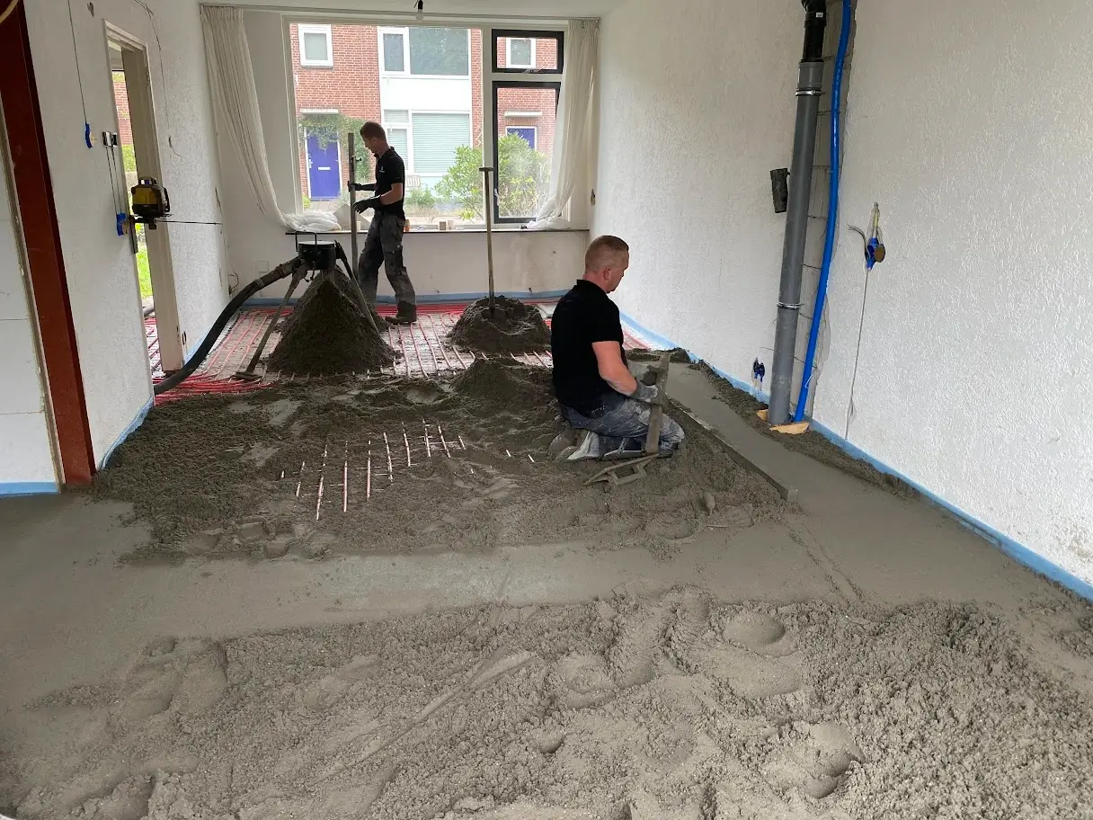 Zandcement dekvloer aanbrengen